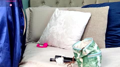 Yanella online show from 25, 10, 2025