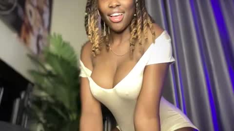 reina77xo online show from 6, 5, 2026