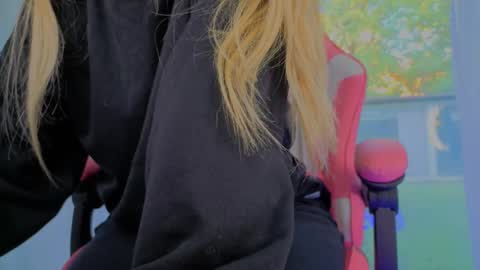 reina cummings online show from 28, 9, 2025