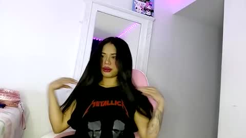 reina_reina online show from 2, 12, 2025