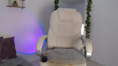 Snapshot of rem_evans chatting on 5, 12, 2024 Erika online show from 5, 12, 2024