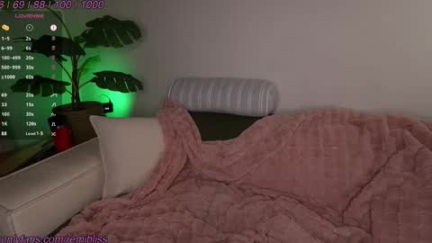 Snapshot of remibliss chatting on 4, 3, 2026 Remi online show from 4, 3, 2026