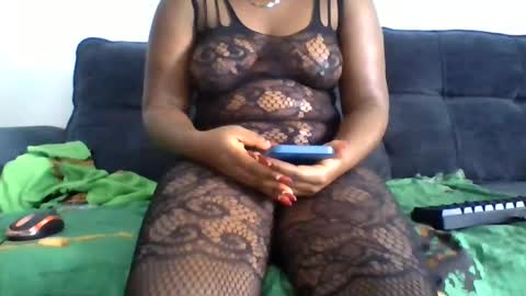 Snapshot of remmy_luna chatting on 17, 6, 2026 Remmy luna online show from 17, 6, 2026