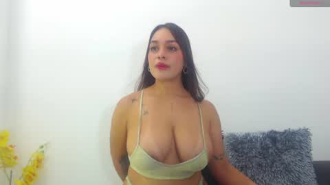 renatabrownn28 online show from 7, 7, 2026