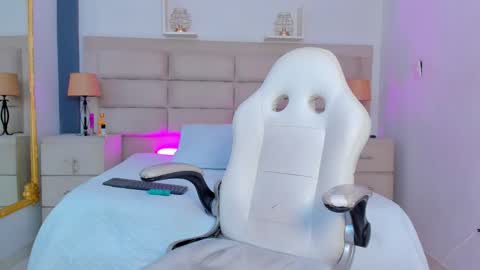 Snapshot of renatamason chatting on 4, 12, 2025 Renata online show from 4, 12, 2025