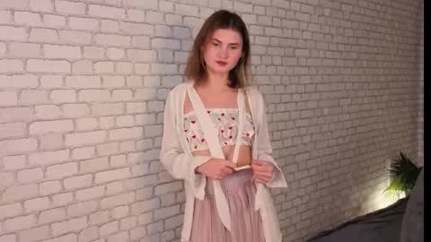 Snapshot of revenantrose chatting on 9, 10, 2025 Tara online show from 9, 10, 2025