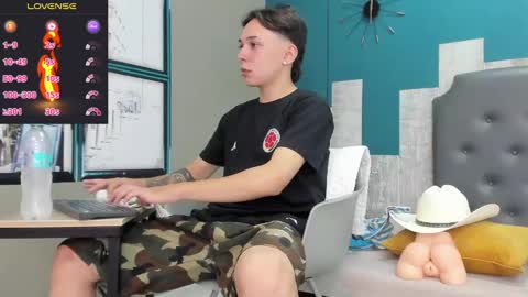 Snapshot of rhaegal_hot chatting on 8, 12, 2024 Rhaegal online show from 8, 12, 2024