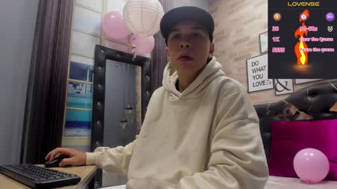 Snapshot of rhaegal_hot chatting on 8, 2, 2025 Rhaegal online show from 8, 2, 2025