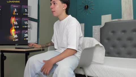 Snapshot of rhaegal_hot chatting on 5, 3, 2025 Rhaegal online show from 5, 3, 2025