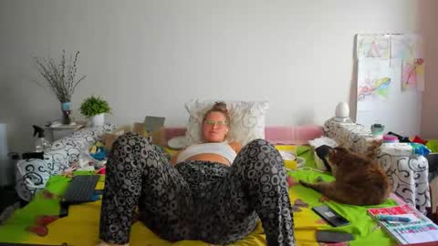 Snapshot of richlucky555 chatting on 10, 10, 2025 Anna - not anna - right Anna online show from 10, 10, 2025