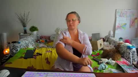 Snapshot of richlucky555 chatting on 21, 10, 2025 Anna - not anna - right Anna online show from 21, 10, 2025