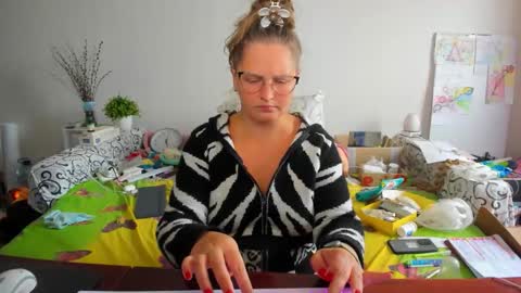 Snapshot of richlucky555 chatting on 4, 11, 2025 Anna - not anna - right Anna online show from 4, 11, 2025