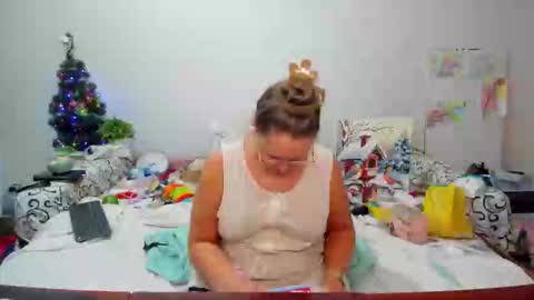 Snapshot of richlucky555 chatting on 19, 12, 2025 Anna - not anna - right Anna online show from 19, 12, 2025