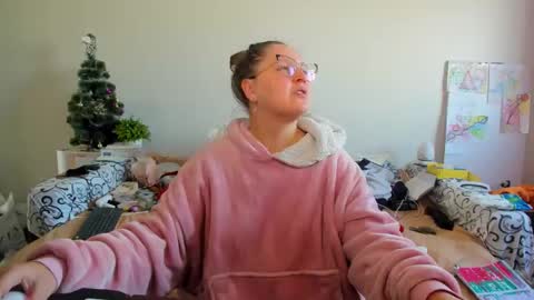 Snapshot of richlucky555 chatting on 4, 2, 2026 Anna - not anna - right Anna online show from 4, 2, 2026