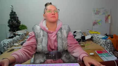 Snapshot of richlucky555 chatting on 8, 2, 2026 Anna - not anna - right Anna online show from 8, 2, 2026