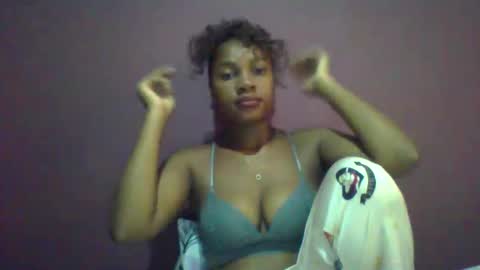 Snapshot of ricie001 chatting on 23, 3, 2026 ricie001 online show from 23, 3, 2026