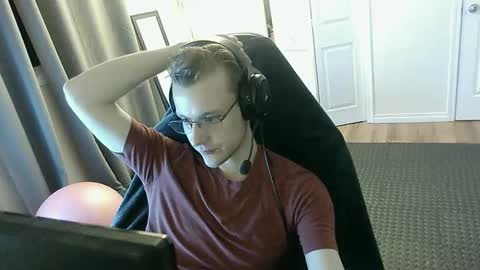 Snapshot of rickgosling chatting on 17, 12, 2025 rickgosling online show from 17, 12, 2025