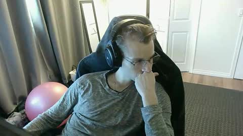 Snapshot of rickgosling chatting on 18, 12, 2025 rickgosling online show from 18, 12, 2025