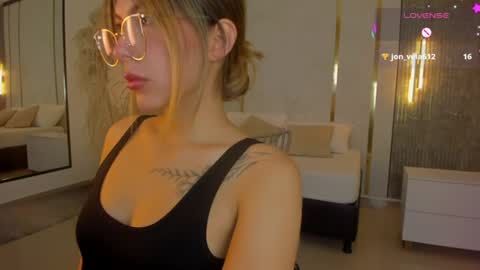 Snapshot of riley_sierra chatting on 9, 6, 2026 Riley Sierra online show from 9, 6, 2026