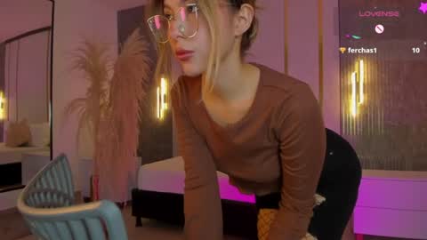 Snapshot of riley_sierra chatting on 12, 6, 2026 Riley Sierra online show from 12, 6, 2026