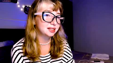 Snapshot of riri_rich chatting on 14, 9, 2025 Rita online show from 14, 9, 2025