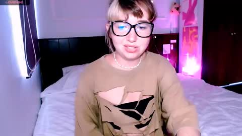 Snapshot of riri_rich chatting on 28, 9, 2025 Rita online show from 28, 9, 2025