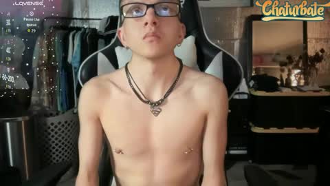 Snapshot of robertcicijr21 chatting on 12, 10, 2025 Robert Cici Jr. online show from 12, 10, 2025