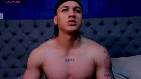 rocco_santos online show from 16, 9, 2025