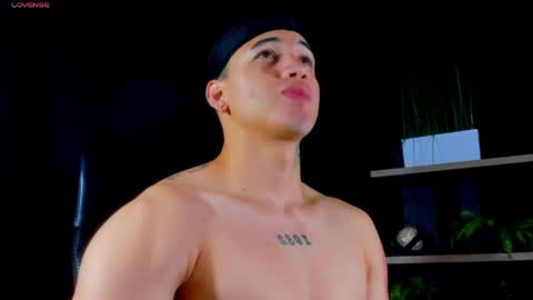 rocco_santos online show from 4, 4, 2026