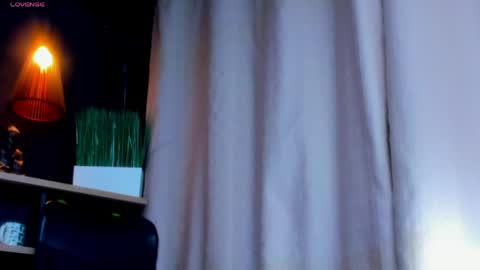 rocco_santos online show from 4, 6, 2026
