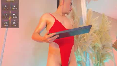 Snapshot of roman_chase chatting on 14, 11, 2025 online show from 14, 11, 2025