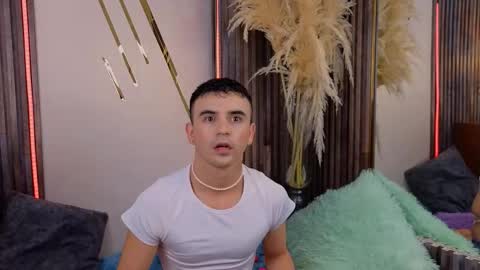 Snapshot of roman_chase chatting on 1, 12, 2025 online show from 1, 12, 2025