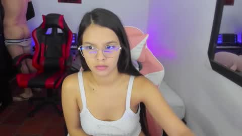 Snapshot of room_kitty chatting on 26, 11, 2025 MIA AND PAUL online show from 26, 11, 2025