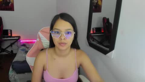 Snapshot of room_kitty chatting on 14, 12, 2025 MIA AND PAUL online show from 14, 12, 2025