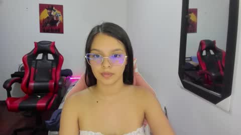 Snapshot of room_kitty chatting on 18, 12, 2025 MIA AND PAUL online show from 18, 12, 2025