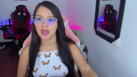 Snapshot of room_kitty chatting on 9, 1, 2026 MIA AND PAUL online show from 9, 1, 2026