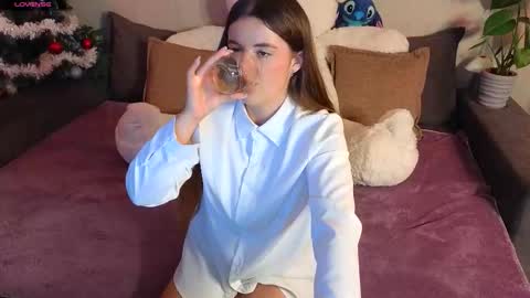 roraline_lov online show from 13, 12, 2025