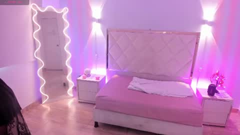 Snapshot of rosalind_tay chatting on 23, 6, 2026 ROSALIN online show from 23, 6, 2026