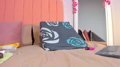 Snapshot of rose_thompson19 chatting on 20, 4, 2026 Rosse online show from 20, 4, 2026