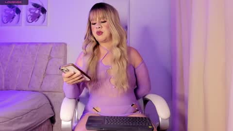 Snapshot of roseanne_park chatting on 21, 1, 2025 online show from 21, 1, 2025