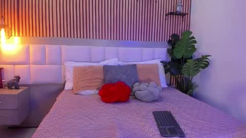 roseaurora online show from 30, 10, 2025