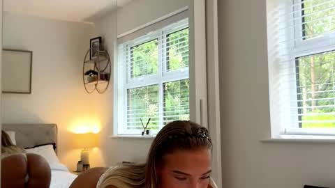 Snapshot of rosebella_ chatting on 20, 5, 2026 Bella online show from 20, 5, 2026