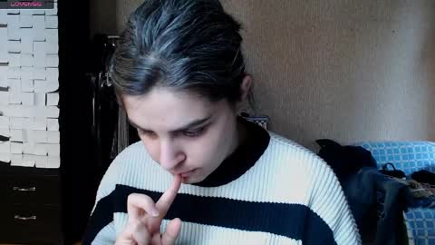 Snapshot of roselina_ chatting on 5, 4, 2026 Rose online show from 5, 4, 2026