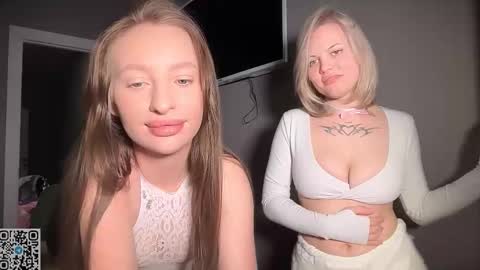 Snapshot of roselunes chatting on 7, 3, 2026 Sophie and Sarah online show from 7, 3, 2026