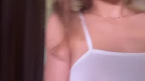 Snapshot of roselyn_rose chatting on 13, 6, 2026 Roselyn online show from 13, 6, 2026