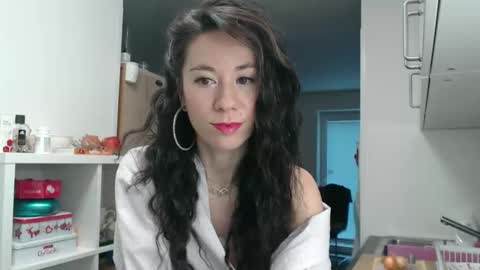 Snapshot of roselynsun chatting on 7, 1, 2025 Rose online show from 7, 1, 2025