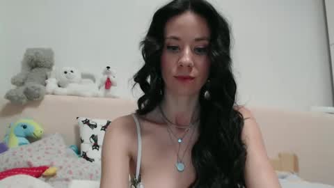 Snapshot of roselynsun chatting on 18, 1, 2025 Rose online show from 18, 1, 2025