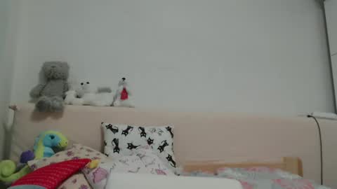 Snapshot of roselynsun chatting on 24, 2, 2025 Rose online show from 24, 2, 2025