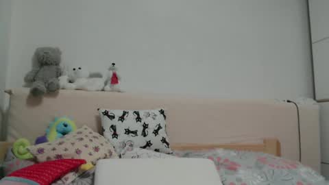 Snapshot of roselynsun chatting on 26, 2, 2025 Rose online show from 26, 2, 2025