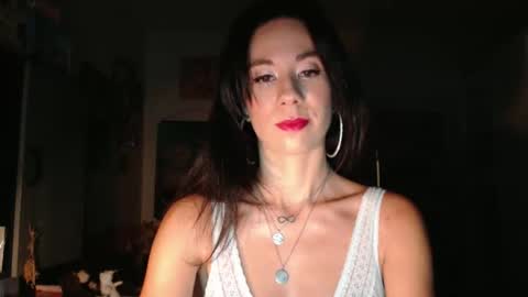 Snapshot of roselynsun chatting on 28, 10, 2025 Rose online show from 28, 10, 2025